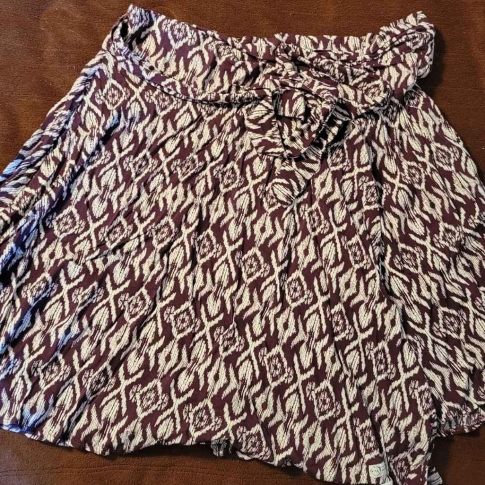 M/L ladies wrap skirt. Above knee